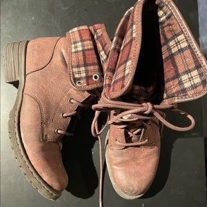 Women’s 7 boc Combat Style Plaid Boots